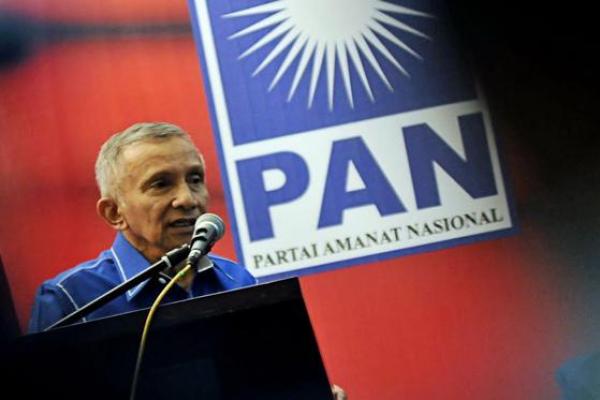 Komisi Pemberantasan Korupsi (KPK) meminta agar Ketua Dewan Kehormatan Partai Amanat Nasional (PAN) Amien Rais fokus sebagai saksi terkait kasus hoax penganiayaan Ratna Sarumpaet di Polda Metro Jaya.