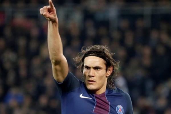 Pemain depan Uruguay tampil apik bersama PSG di Liga Prancis dengan mengoleksi 35 gol di Liga.