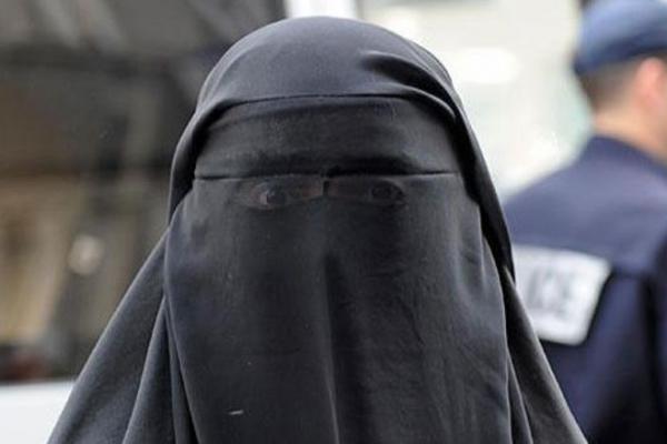 Kedutaan Besar Saudi di Wina memperingatkan warganya perihal undang-undang (UU) Austria baru-baru ini yang melarang perempuan mengenkan niqab di depan umum