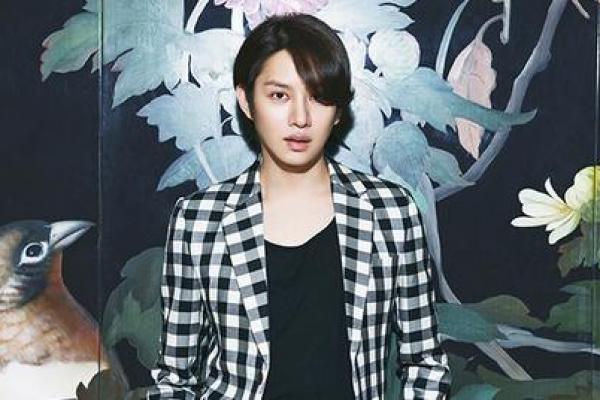 Heechul Super Junior selama ini memang dikenal sebagai salah satu selebriti cowok yang populer dan memiliki banyak kenalan dari berbagai kalangan di dunia entertainment Korea