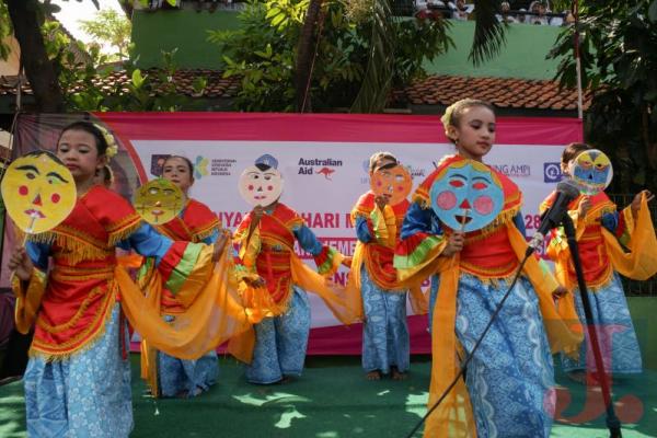 Meski ditujukan kepada anak perempuan, Silvia menilai anak laki-laki pun juga penting memahami persoalan ini.