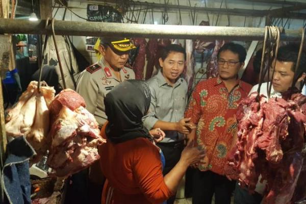 Direktorat Jenderal Peternakan dan Kesehatan Hewan (Ditjen PKH) Kementerian Pertanian melakukan sidak ke Rumah Pemotongan Hewan (RPH) Ciroyom, Cicendo, Kota Bandung.
