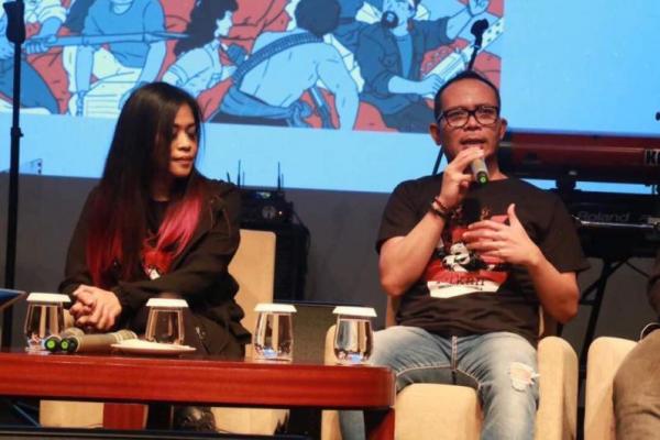 Perkenalan Menaker Hanif dengan Kikan sendiri diawali saat tampil bersama dalam acara Mata Najwa. Tak lama setelah lagu Berkibarlah Indonesia selesai