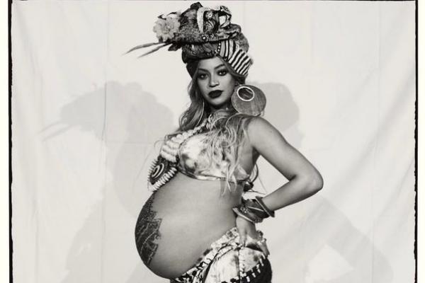 Beyonce Giselle Knowles, penyanyi dan aktris Amerika Serikat tetap tampil percaya diri walau sedang hamil besar di sebuah pesta yang digelar di Los Angeles.