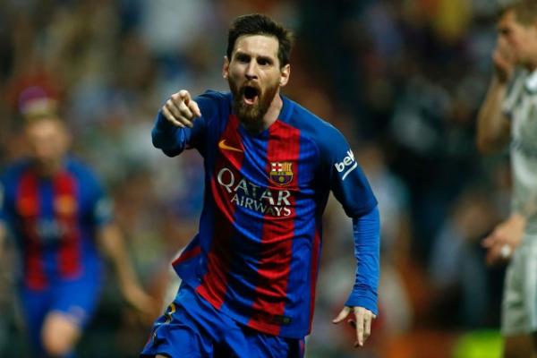Messi total mengukuhkan delapan kali hattrick di pentas UCL melewati pesaing terdekatnya Cristiano Ronaldo yang kini berseragam Juventus dengan tujuh kali hattrick.
