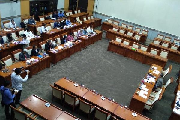 Rapat Panja Kitab Undang-undang Hukum Pidana (KUHP) terpaksa harus ditunda. Alasannya, sejumlah anggota Komisi III DPR berhalangan hadir.