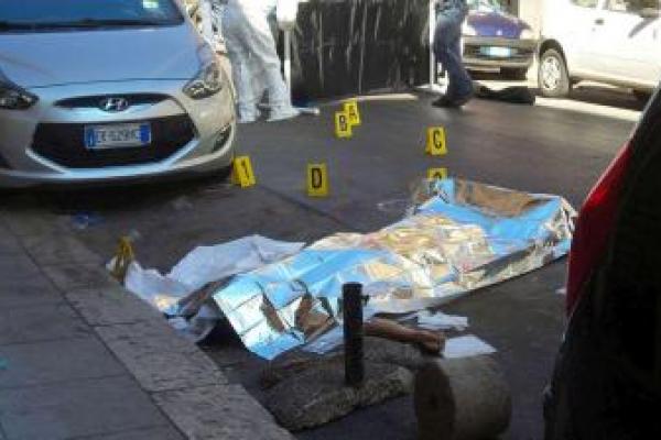 Seorang bos mafia ditembak hingga tewas di jalan-jalan Palermo, Senin (22/5) pagi. Giuseppe Dainotti (67) ditembak pada bagian kepala oleh dua pembunuh saat mengendarai sepedanya