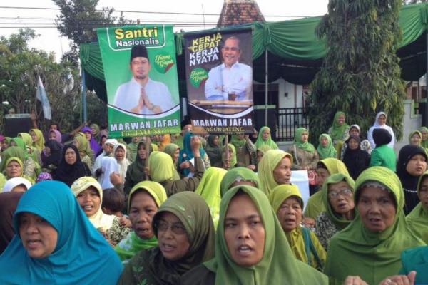 Aksi deklarasi diawali dengan menyanyikan lagu Indonesia Raya, kemudian pembacaan deklarasi dan ditutup dengan yel yel dukungan untuk Marwan.