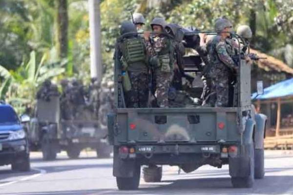 Menteri Pertahanan Delfin Lorenzana mengatakan operasi dihentikan, setelah pasukannya menang dalam baku tembak terakhir melawan pasukan bersenjata di beberapa bangunan di jantung Marawi