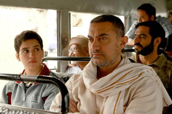 Film India yang disutradarai oleh Nitesh Tiwari itu diangkat dari kisah nyata seorang pelatih gulat Mahavir Sing Phogat yang melawan mainstream.