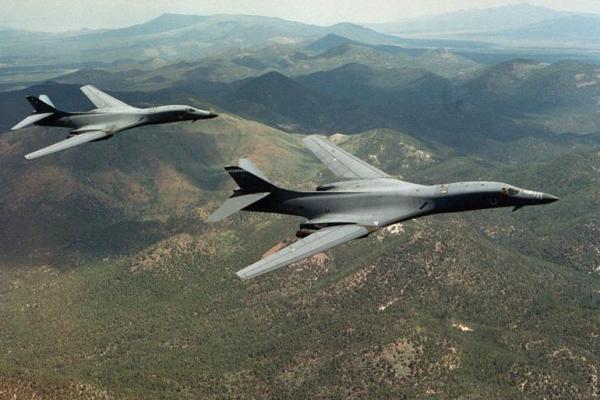 Pemerintah Korea Selatan melakukan latihan gabungan dengan jet pembom strategis B-1B Lancer milik Amerika Serikat (AS)