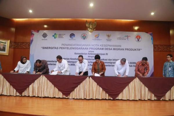 Delapan kementerian berkomitmen malakukan peningkatan perlindungan terhadap Tenaga Kerja Indonesia (TKI) dan keluarganya.