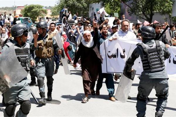 Taliban juga membuat pernyataan dengan membantah terlibat dalam serangan pemakaman itu, yang dihadiri sejumlah anggota parlemen dan pejabat tinggi.