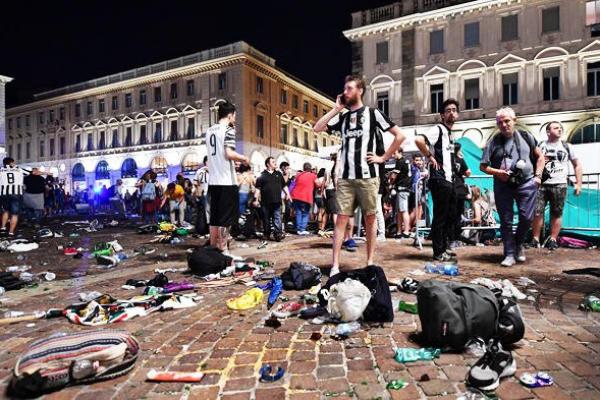 Sekitar 400 orang mendapat perawatan akibat luka ringan, menurut laporan media lokal Italia. Sementara sekitar lima orang terluka parah, termasuk seorang anak laki-laki berusia 7 tahun yang diinjak oleh kerumunan