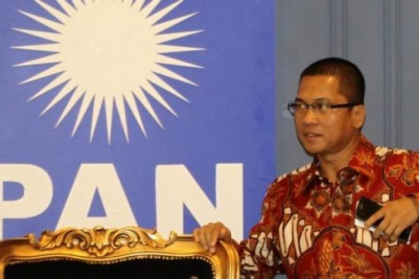 Partai Amanat Nasional (PAN) meminta Presiden Jokowi untuk tidak perlu khawatir atau cemas terhadap kritikan yang dilayangkan lawan politiknya.