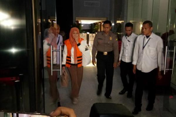 Bukti keterlibatan pihak lain yang diduga pemberi dan penerima suap terkait tugas pengawasan dan pemantauan terhadap revisi Perda