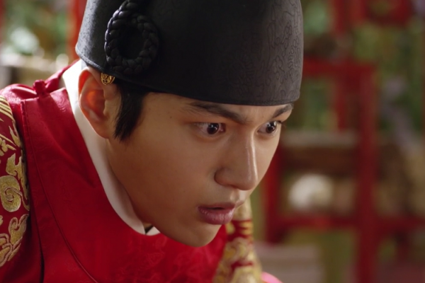 Aktingnya yang luar biasa sebagai raja Yoo Seung Ho dalam film THe Ruler: Master of the Mask, berhasil membuat Infinite L meraih penghargaan dari MBC sebagai 