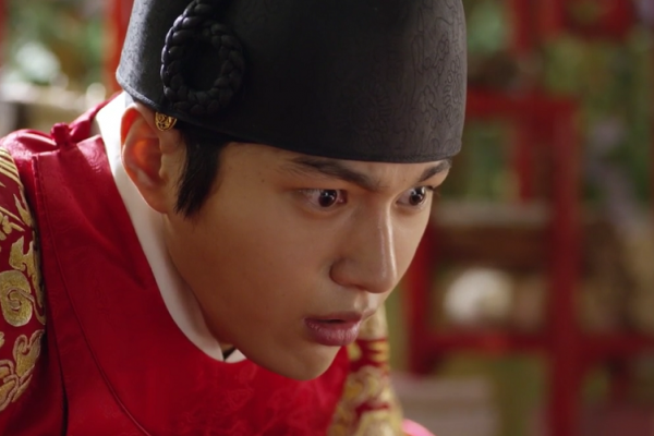 Aktingnya yang luar biasa sebagai raja Yoo Seung Ho dalam film THe Ruler: Master of the Mask, berhasil membuat Infinite L meraih penghargaan dari MBC sebagai