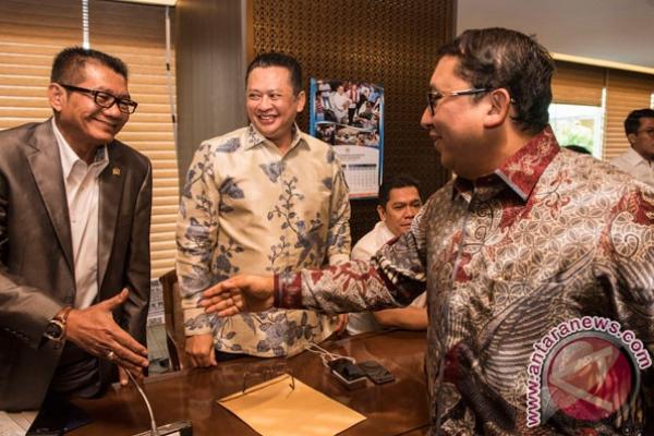 PAN bahkan memutuskan mengirim anak dari mantan Ketua Umum PAN Amien Rais, Hanafi Rais untuk bergabung dengan Pansus saat rapat Pansus sedang berjalan.