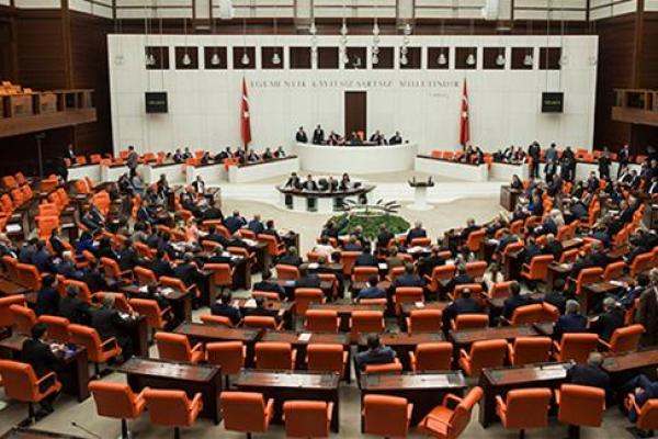 Majelis Nasional Turki telah menyetujui rancangan undang-undang (RUU) yang membuka pintu bagi Turki menggelar pasukan di pangkalan militernya di Qatar