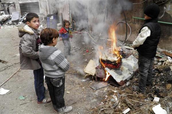 Sekitar 80.000 anak-anak saat ini mengungsi dan tinggal di tempat kamp kamp penampungan sementara