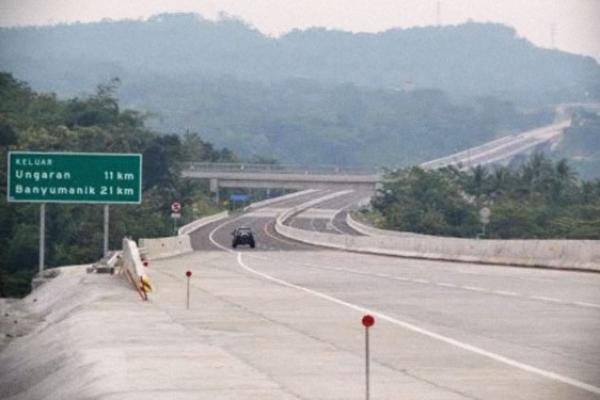 Tiga tol fungsional itu adalah Tol Batang-Semarang, Tol Salatiga-Colomadu dan Tol Wilangan-Kertosono.