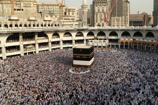 Pemerintah Arab Saudi telah menghentikan jamaah Muslim untuk masuk dan berdoa di dua masjid suci di Mekah dan Madinah 