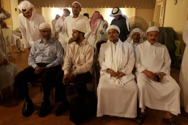 Zakir Naik konon mengaku bangga dengan perjuangan HRS di Indonesia.