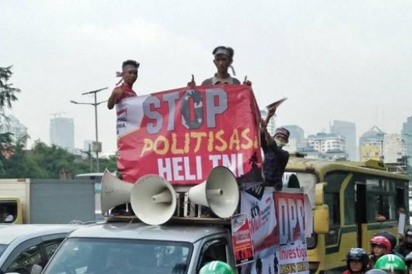 Komisi I DPR diminta panggil Panglima TNI Jenderal Gatot Nurmantyo terkait penanganan kasus pembelian Heli AW 101 yang sarat bernuansa politis.