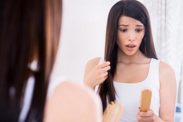 Meskipun, kurang dari 100 helai rambut yang gugur setiap hari tidak akan menimbulkan kebotakan tapi, tetap saja menjadi beban pikiran dan penyebab stress para wanita.