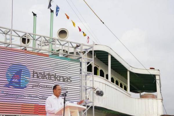 Menteri Riset, Teknologi dan Pendidikan Tinggi (Menristekdikti) Mohamad Nasir membuka acara peringatan Hari Kebangkitan Teknologi Nasional 2017 ke-22 di Pelabuhan Paotere Makassar