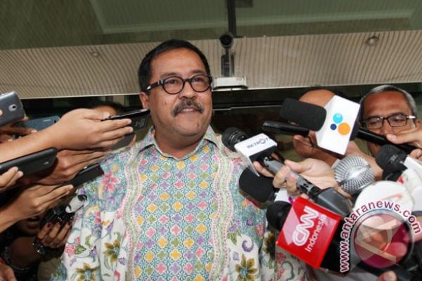 Mantan Wakil Gubernur Banten, Rano Karno mengaku tidak pernah melihat bentuk fisik bantuan keuangan dari Tubagus Chaeri Wardana (TCW) untuk pemenangan Pilkada Banten saat dirinya berpasangan dengan Ratu Atut Chosiyah.