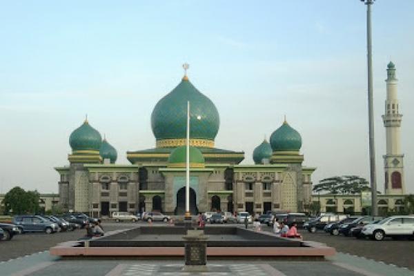 Kota ini dikenal dengan julukan negeri seribu suluk karena satu hal yang mencirikannya.