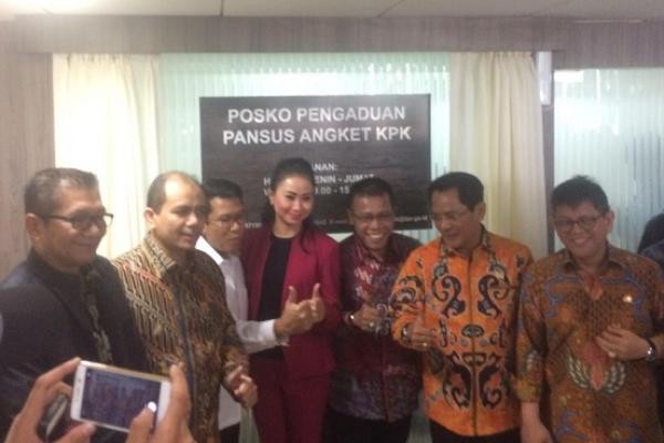 Pansus Hak Angket Komisi Pemberantasan Korupsi (KPK) resmi membuka posko pengaduan yang terletak di Nusantara III, Gedung DPR RI.