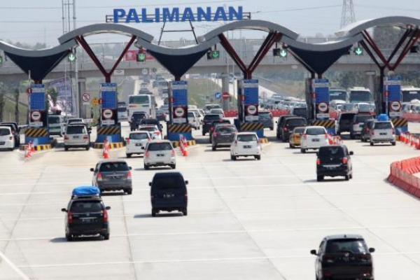 Jika dibandingkan pada hari yang sama dan jam yang sama untuk kendaraan masuk ke Tol Palimanan ke arah Jakarta ada 8.334 unit.