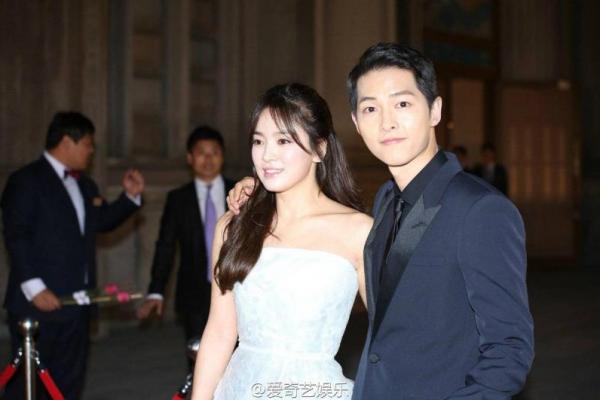 Rumor kencan Song Jong ki dan Song Hye Kyo kembali menguak setelah keduanya terlihat di Bali, Indonesia, pada waktu yang hampir bersamaan