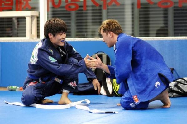 Seungri sedang mempersiapkan diri untuk kembali bertanding dalam beladiri Jiu-Jitsu untuk menaikkan level sabuknya pada musim panas ini