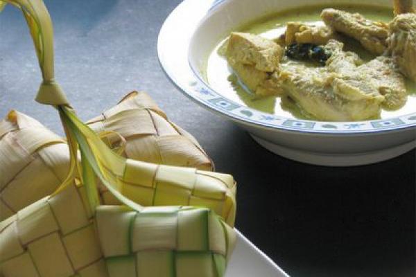 Jodoh opor ayam atau sayur labusiam biasanya adalah ketupat, ternyata maknanya tidak sekadar masakan lho!