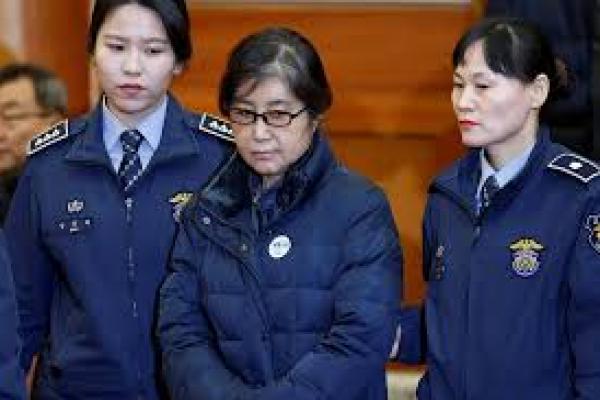 Choi Soon Sil orang kepercayaan mantan Presiden Korea Selatan Park Geun Hye pada Jum`at ini resmi memperoleh hukuman tiga tahun penjara