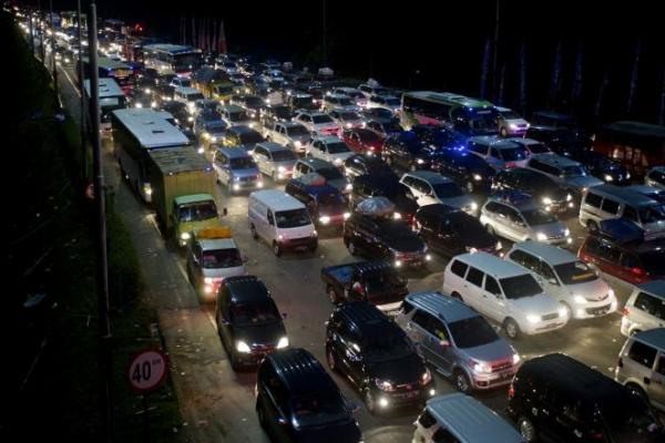 Saat arus balik nanti, semua kendaraan akan bermuara di Jakarta. Menurutnya, kondisi ini berbeda dengan arus mudik