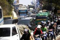 Jalur Bandung-Cianjur Macet Total, Pengendara Terjebak Enam Jam