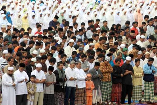 Kebanyakan jamaah yang mengikuti sholat berjamaan di Alun-alun Wonosari itu mengeluhkan isi khutbah yang dinilai sangat politis.