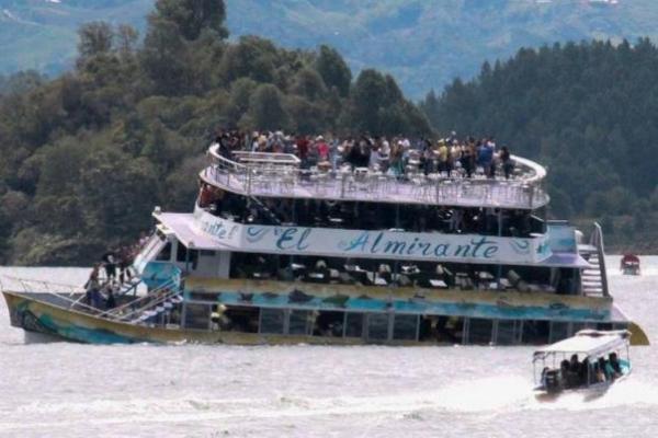 Badan Nasional Penanggulangan Bencana (BNPB) menerima laporan‎ masih ada puluhan penumpang Kapal Motor (KM) Sinar Bangun yang hilang di perairan Danau Toba, Sumatera Utara. Diperkirakan sekitar 39 penumpang hilang.