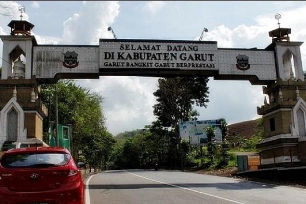 Selain mengunjungi sanak saudara saat moment Lebaran ke Garut, ada beberapa kegiatan yang dapat anda lakukan untuk mengisi liburan. Berikut 15 destinasi wisata di Garut.