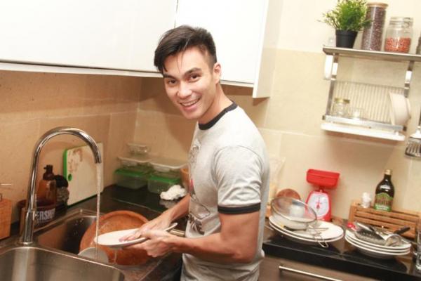 Baim Wong dikenal sebagai aktor yang sering gonta ganti pasangan sebelumnya pemilik Bakmi Wong ini pernah menjalin kasih dengan Marshanda.