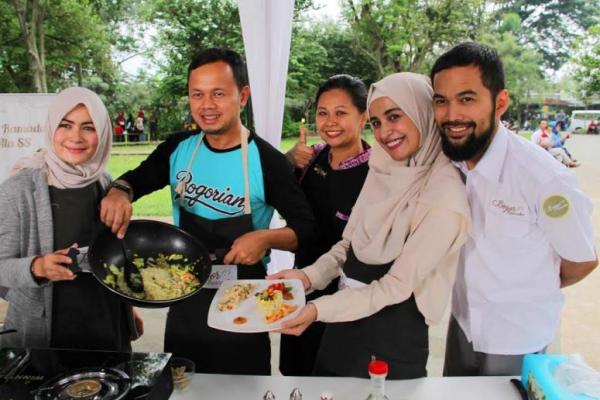 Shireen sendiri hingga saat ini semakin aktif wara wiri Jakarta-Bogor, untuk mengelola bisnis kuenya Bogor Raincake.