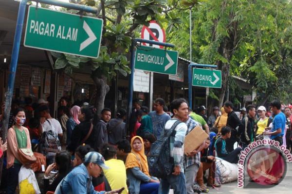 Selama arus balik, pihak keamanan akan memantau tidak hanya bagian dalam tetapi juga wilayah luar terminal.