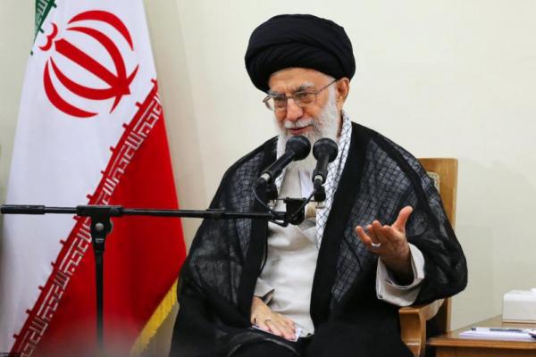 Pemimpin Tertinggi Iran Ayatollah Ali Khamenei membandingkan Presiden Donald Trump dengan pendahulunya, Ronald Reagan