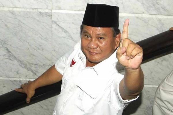 Partai Golkar menilai Ketua Umum Partai Gerindra Prabowo Subianto tidak percaya diri dalam menghadapi Pilpres 2019 mendatang.