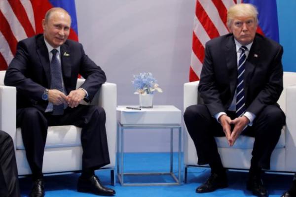 Presiden Amerika Serikat Donald Trump dan Presiden Rusia Vladimir Putin bertemu untuk membahas tuduhan campur tangan Rusia dalam pemilihan Presiden AS